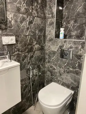 a black marble bathroom with a toilet and a sink at Chambres chez l'habitant in Salles-d'Aude
