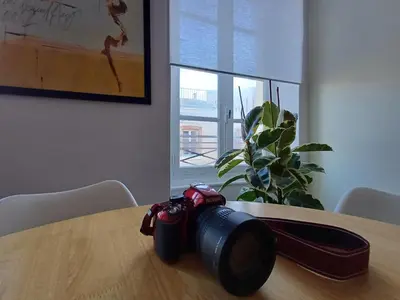 a camera sitting on top of a wooden table at Appartement vue panoramique in Carcassonne