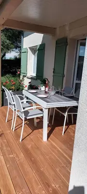 a white table and chairs on a wooden deck at Chez Maxou - 3 ēpis Jardin Clos-Garage-Dogfriendly in Revel