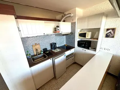 a small kitchen with a sink and a microwave at Appartement 2 pièces - Port La Nouvelle PN590-025 in Port-la-Nouvelle