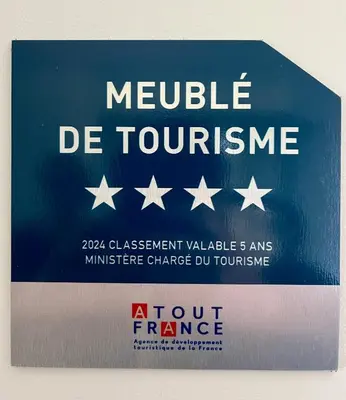 a sign for a module de tourer with the american flag at La bergerie - Paisible vue lac et montagne in Molleville