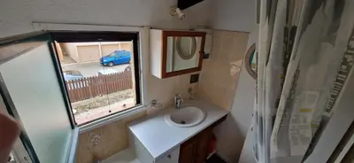 a small bathroom with a sink and a window at Gruissan Maison familiale 2 à 6 personnes - 3 chambres et 2 SDB ! in Gruissan