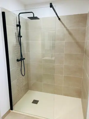 a shower with a glass door in a bathroom at Villa de vacances avec piscine in Nissan-lez-Enserune
