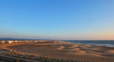 an aerial view of a beach with houses and the ocean at Vue sur les voiliers in Gruissan