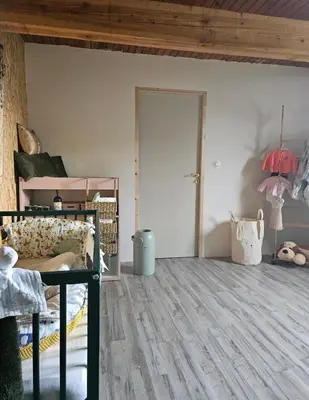 a bedroom with a bunk bed and a wooden floor at Maison Lauraguais cosy jardin brasero, vue étoilée in Saint-Paulet