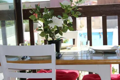 a wooden table with a vase with white flowers on it at Appartement Studio Cabine - Gruissan GN020-211 in Gruissan
