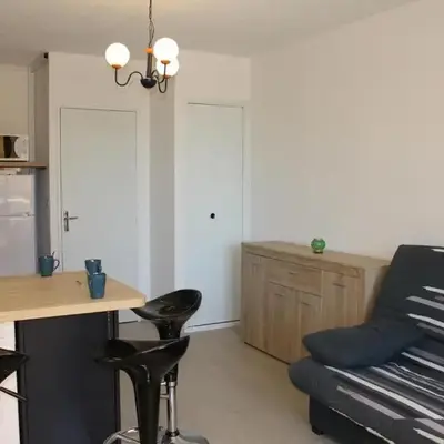 Appartement calme avec piscine commune et loggia GN050-489