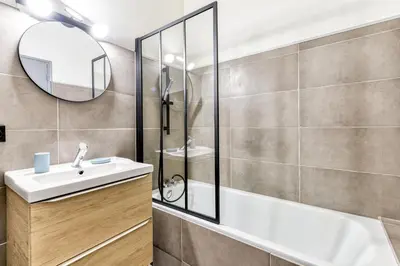 a bathroom with a sink and a mirror at Parenthèse Occitane - Free Parking - Balnéothérapie in Carcassonne