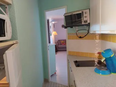 a small kitchen with a microwave and a counter top at T2 Spacieux, Proche Plage, Parking Privé - FR-1-796-82 in Gruissan