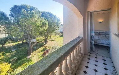 a balcony with a view of a tree at Pet Friendly Home In Cruzy in Cruzy