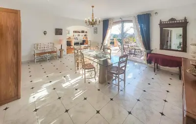 a dining room with a table and chairs at Pet Friendly Home In Cruzy in Cruzy