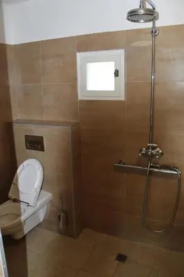 a bathroom with a toilet and a shower at Maison 4 ou 6 personnes au cœur Corbières in Saint-Laurent-de-la-Cabrerisse