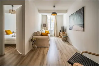 a living room with a couch and a bed at Au Pied des Remparts-Cité Médiévale in Carcassonne