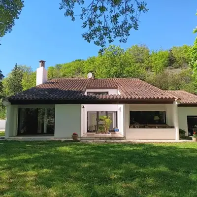 Maison de campagne avec lac privé