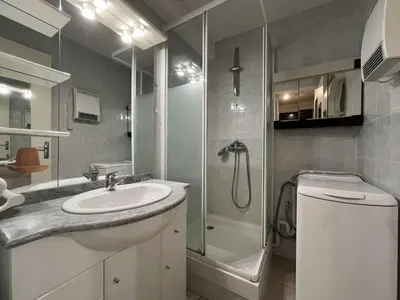 a bathroom with a sink and a shower and a toilet at Appartement Studio Cabine - proche plage du Grazel GN400-032 in Gruissan