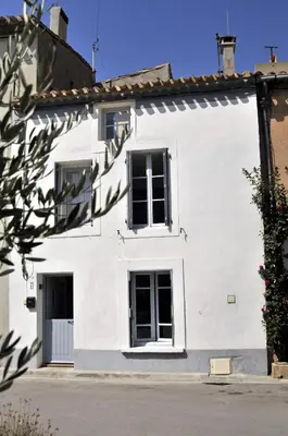 a white house with two windows at Chez LuLu Holiday Home in Olonzac