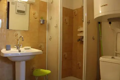 a bathroom with a sink and a shower with a toilet at Maison 3 pièces 6 couchages PORT LA NOUVELLE PN340-040 in Port-la-Nouvelle