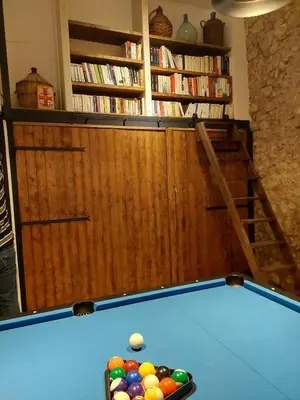 a pool table in a room with a book shelf at Horizon des Corbières in Saint-André-de-Roquelongue