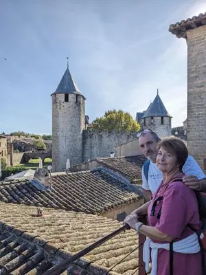 a woman standing on the stairs of a castle at Horizon des Corbières in Saint-André-de-Roquelongue