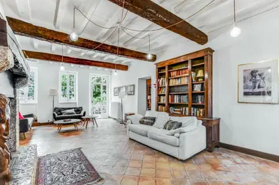 a living room with a couch and a book shelf at Maison de famille Lafonsèque in Renneville