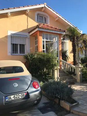 a car parked in front of a house at Chez Martine Côté Cité in Carcassonne