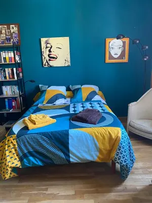a blue bedroom with a bed with a blue wall at Chez Martine Côté Cité in Carcassonne