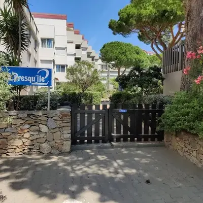 T2 cabine relooké avec piscine idéalement situé