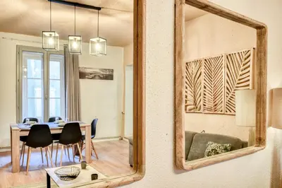 a dining room with a table and a mirror at Le Central - tout à pied - wifi in Carcassonne