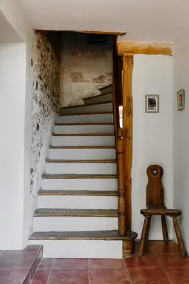 a staircase in a house with a stair case at Zero Neuf in Gaudiès