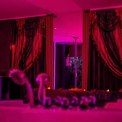 Shiny Cloud Love Room