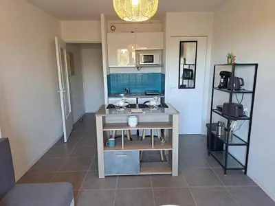 a kitchen with a counter top in a room at studio proche Narbonne centre in Narbonne