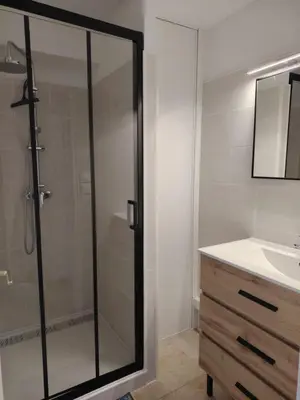 a bathroom with a shower and a sink at Appartement 6 personnes Gruissan in Gruissan