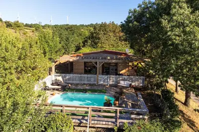 an overhead view of a house with a swimming pool at Lodge milieu - Piscine privée Terrasse - in Roquetaillade