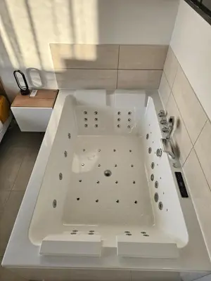 a large white bath tub in a bathroom at Evasion balneo in Narbonne
