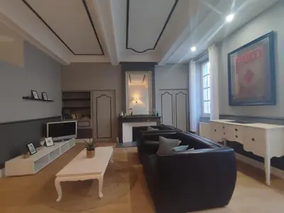 a living room with a couch and a piano at Le Chartrand- Centre-ville- Séjour inoubliable! in Carcassonne