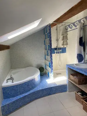 a blue tiled bathroom with a tub and a sink at Maison viticole dans le Sud de la France avec grand piscine in Moussan