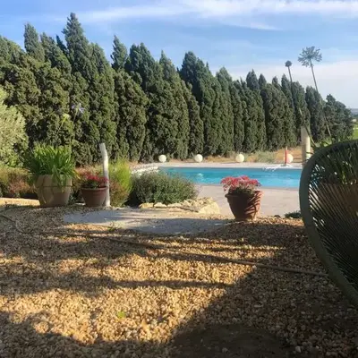Maison viticole dans le Sud de la France avec grand piscine