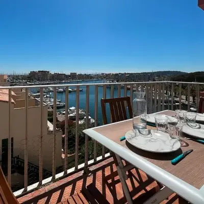 Appartement rénové avec vue marina Gruissan GN140-1033