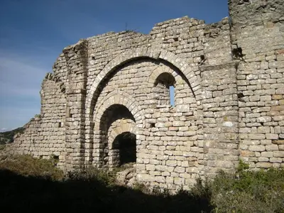 an old stone building with an arch in the middle at Moliere - la maison Comfortable holiday residence in Ferrals-lès-Corbières