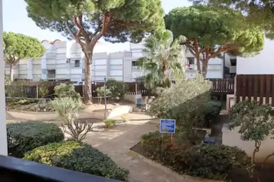 a view of a park with trees and bushes at L'Escale Marine in Gruissan