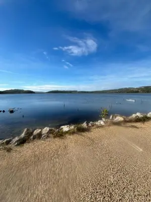 a large body of water with a rocky shoreline at Studio O Fil du Vent in Gruissan