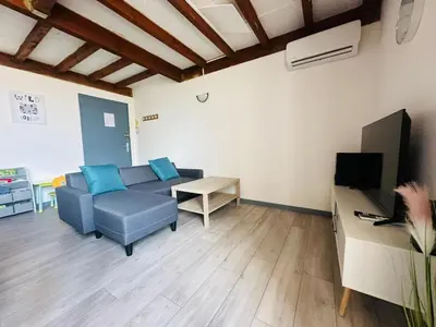 a living room with a couch and a table at Appartement T3 proche centre-ville NARBONNE in Narbonne