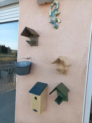 a wall with a bunch of birdhouses on it at Chez Sabine la Campagne HAUT in Narbonne