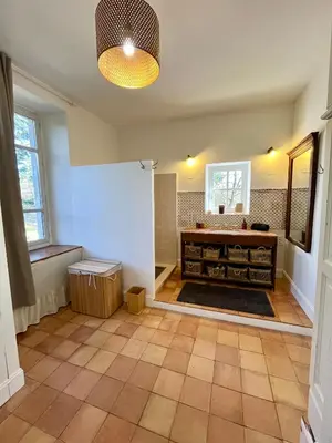 a large bathroom with a tub and a sink at Domaine Riplou - Maison de Campagne avec piscine in Verdun-en-Lauragais