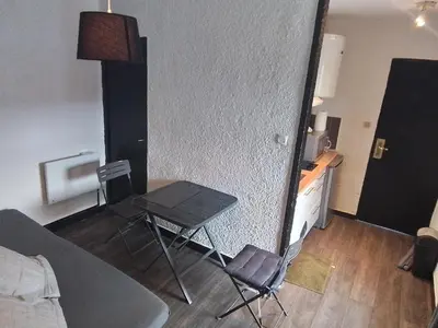 a room with a table and chairs in a room at Mas Dels Caminhs in Villepinte