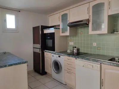 a kitchen with a refrigerator and a dishwasher at Gruissan - T2 Mezzanine Climatisé - 6 Pers - Parking Proche Plage - FR-1-796-87 in Gruissan
