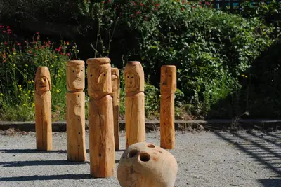 a wooden fence with a bear made out of logs at le Relais de la Cavayere in Carcassonne