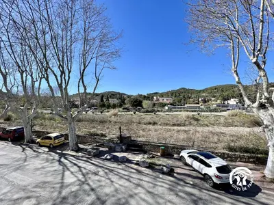 a group of cars parked in a parking lot at L'abeille in Durban-Corbières