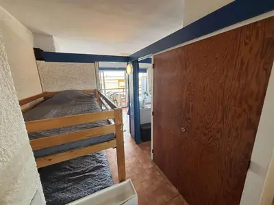 a small room with a bunk bed and a bathroom at Appart 2 pièces Cabine PORT LA NOUVELLE PN590-022 in Port-la-Nouvelle