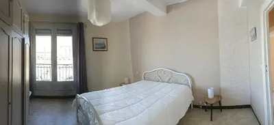 a bedroom with a bed with a white bedspread at La Voile Méditerranéenne in Port-la-Nouvelle